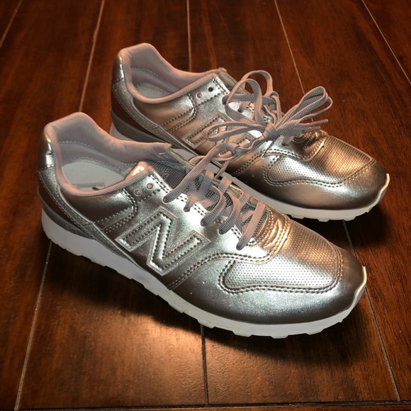 new balance sneakers 696